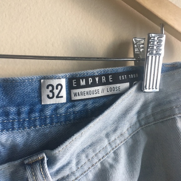 Light Wash Lightly Distressed Empyre Jeans Women’s - Picture 5 of 8